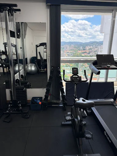 Sala de musculação e equipamentos da Ativa Mais